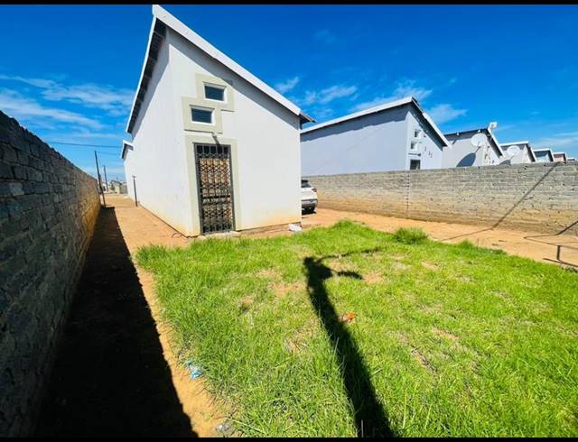 2 BEDROOM HOUSE FOR SALE IN SAVANNA CITY